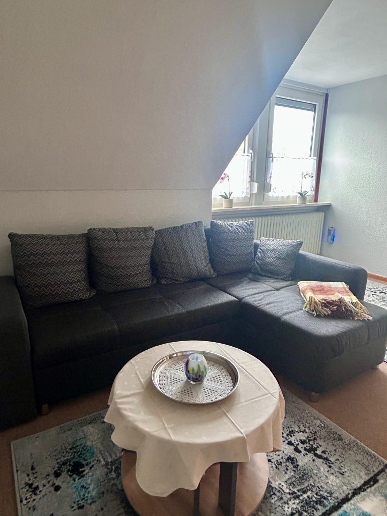 Sitzecke im Wohnzimmer der Ferienwohnung Zur Mühle in Burhave